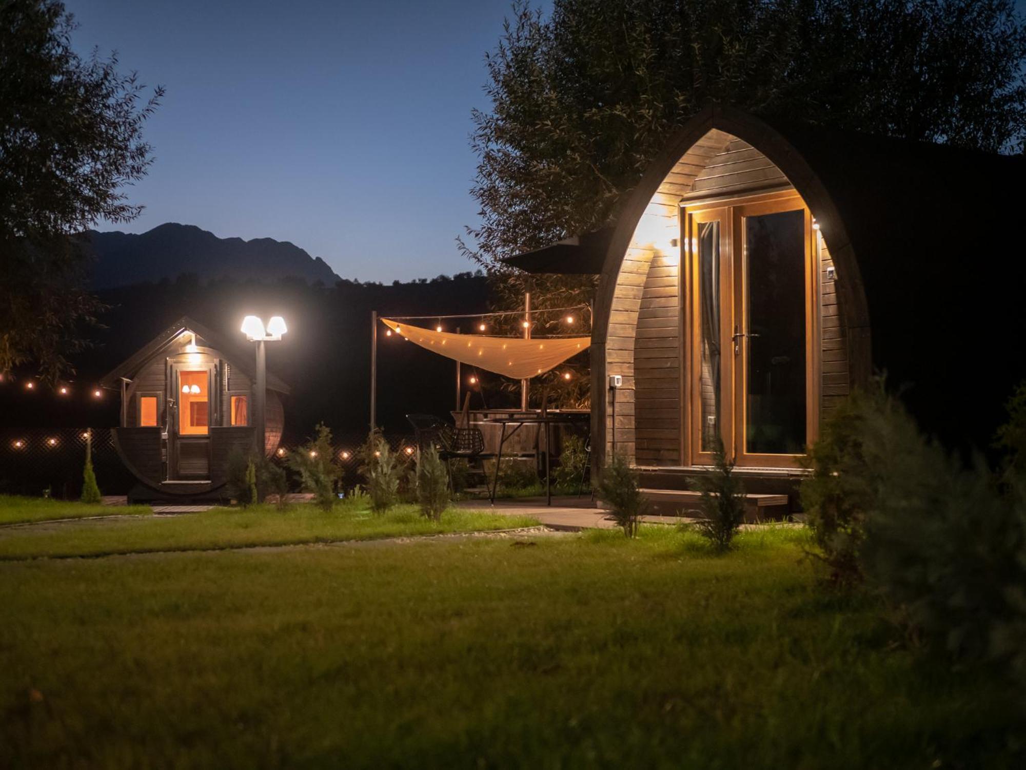 Glamp In Style Pods Resort Bran  Exteriör bild