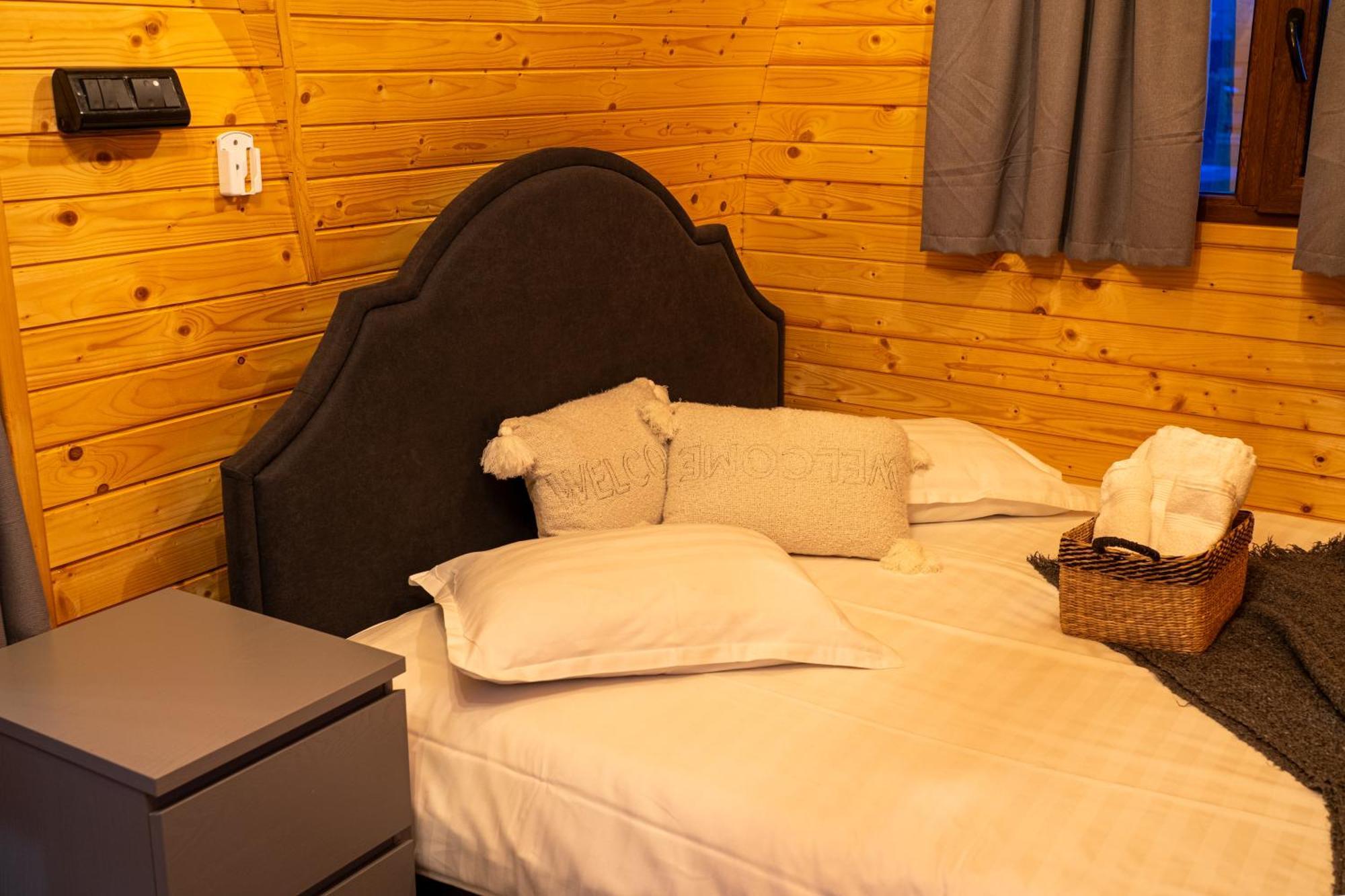 Glamp In Style Pods Resort Bran  Exteriör bild