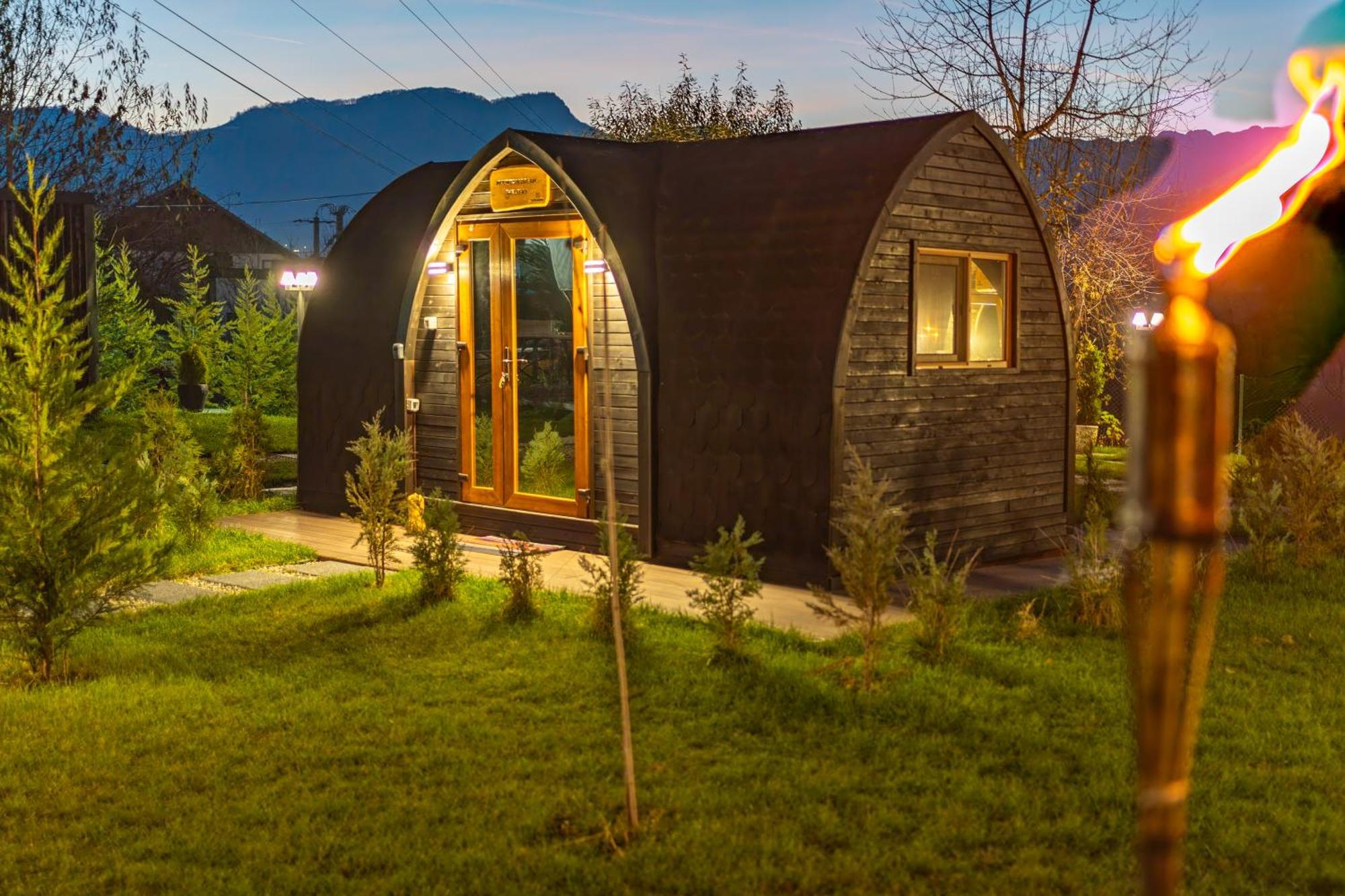 Glamp In Style Pods Resort Bran  Exteriör bild