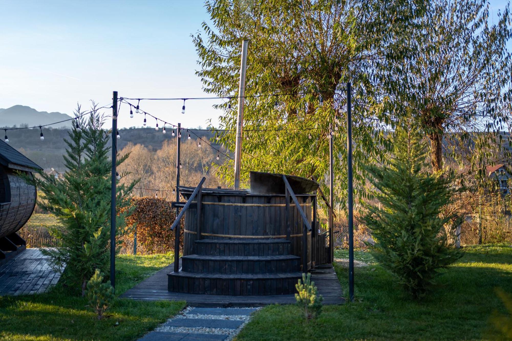 Glamp In Style Pods Resort Bran  Exteriör bild