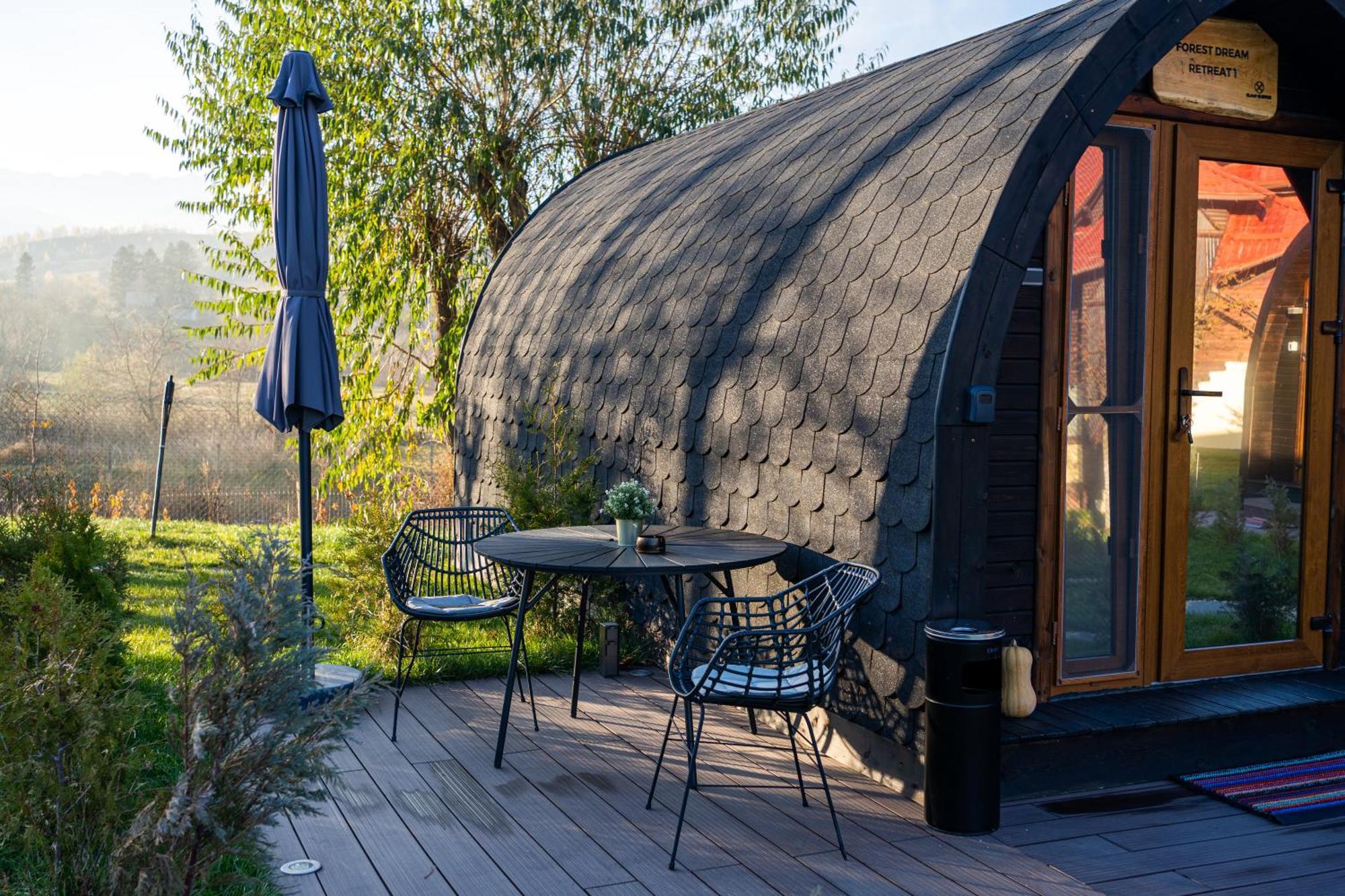 Glamp In Style Pods Resort Bran  Exteriör bild