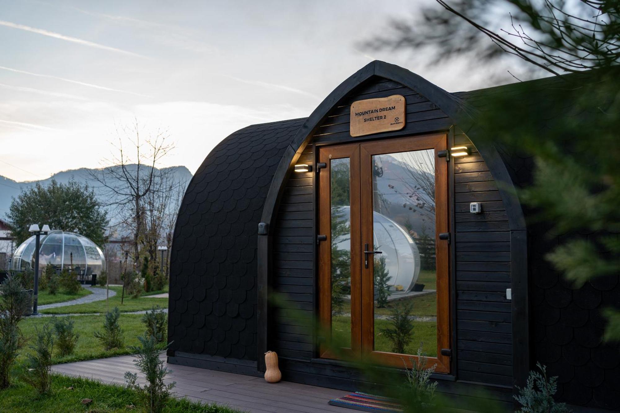 Glamp In Style Pods Resort Bran  Exteriör bild