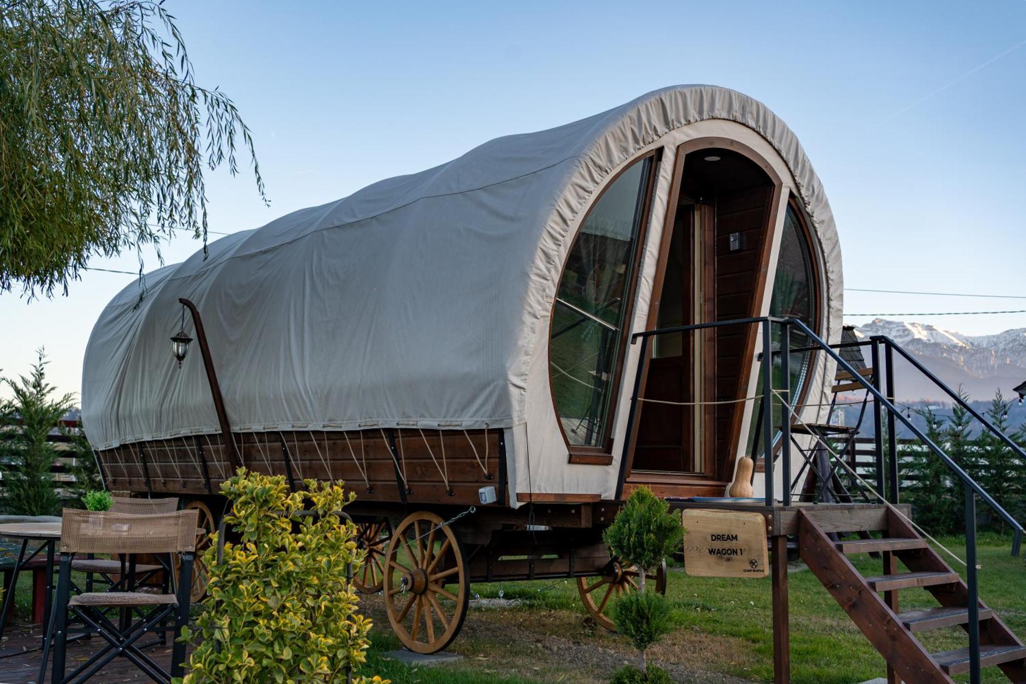 Glamp In Style Pods Resort Bran  Exteriör bild