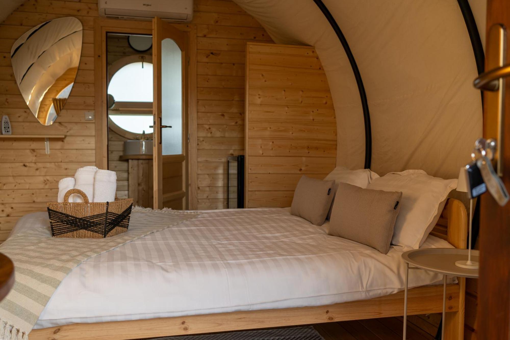 Glamp In Style Pods Resort Bran  Exteriör bild